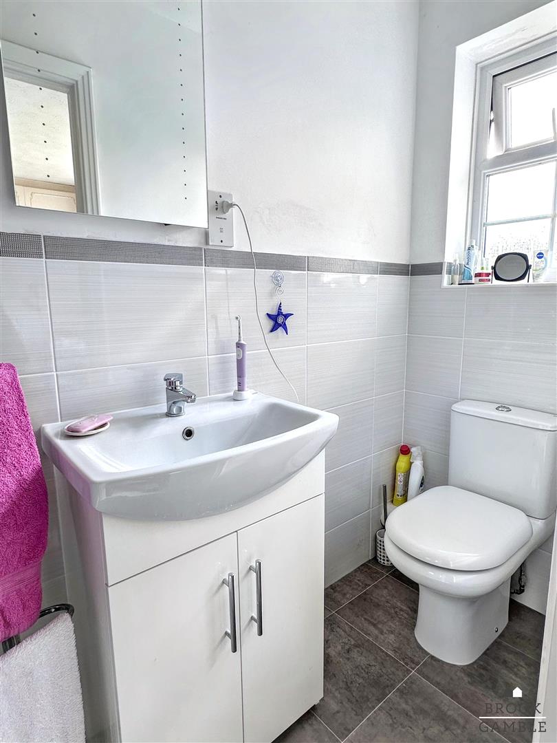 4 Bedroom House - Detached. Greenway in Eastbourne, 14